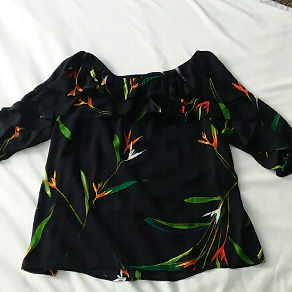 Worthigton off shoulder top!!